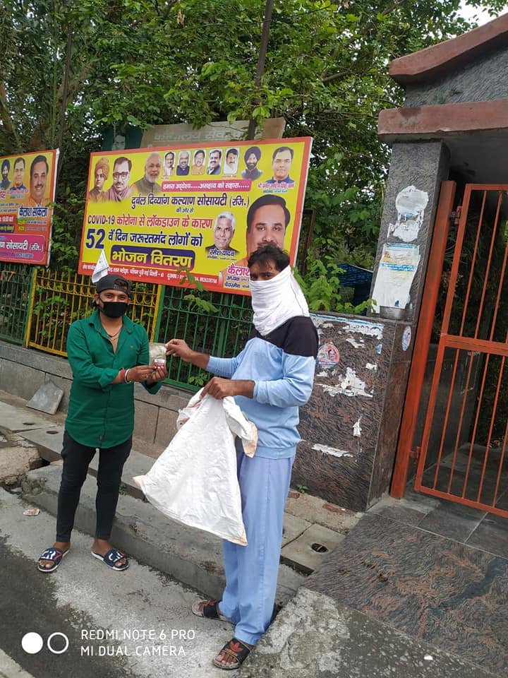 yashasvi pradhanmantri shri narendra modi ji dwara bataye gaye ayurvedik kadha or mask vitran