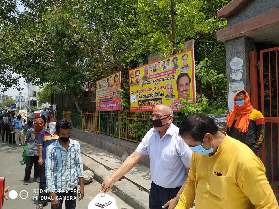 yashasvi pradhanmantri shri narendra modi ji dwara bataye gaye ayurvedik kadha or mask vitran