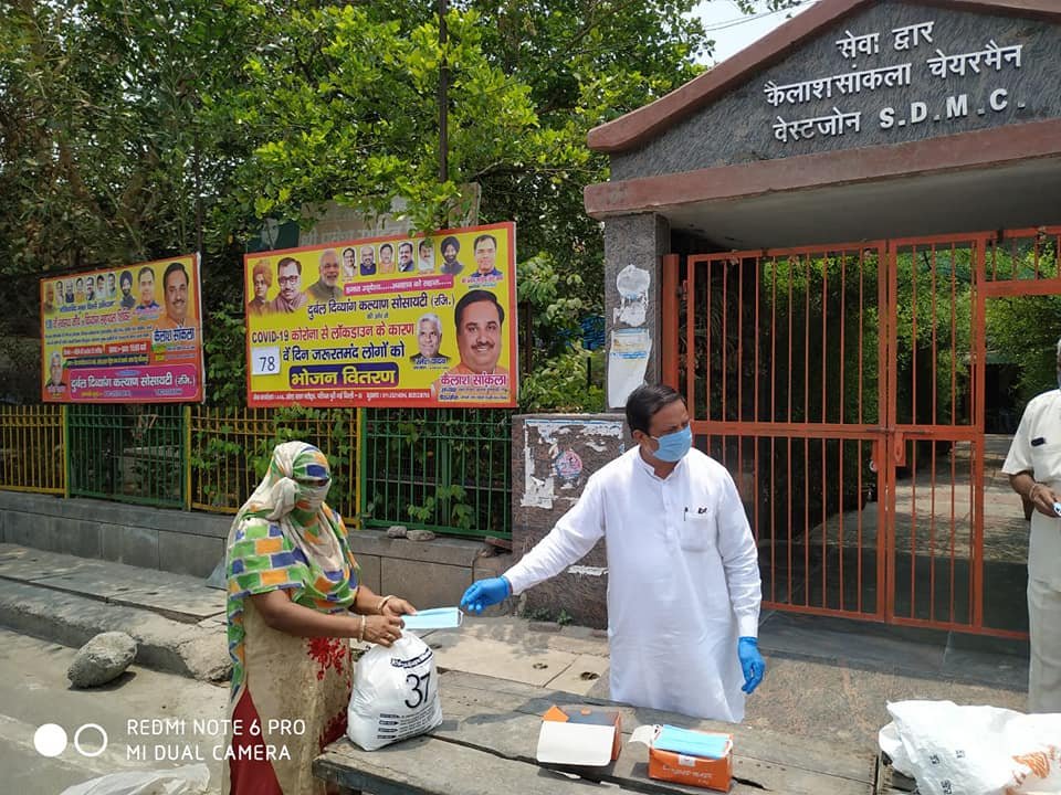 yashasvi pradhanmantri shri narendra modi ji dwara bataye gaye ayurvedik kadha or mask vitran