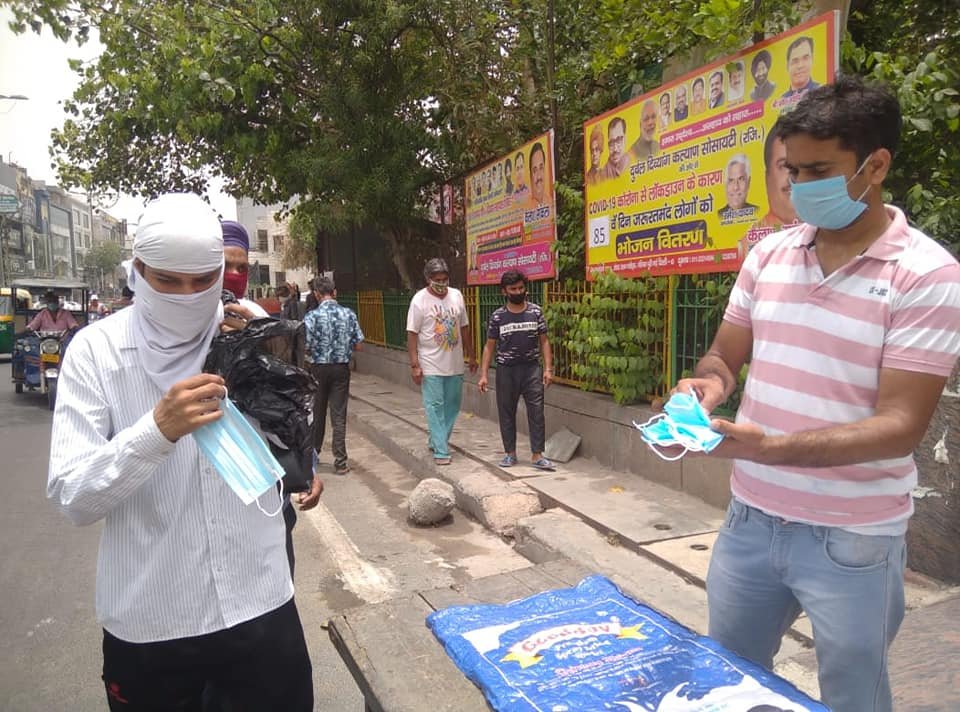 yashasvi pradhanmantri shri narendra modi ji dwara bataye gaye ayurvedik kadha or mask vitran