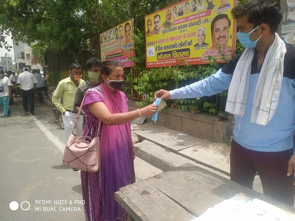 yashasvi pradhanmantri shri narendra modi ji dwara bataye gaye ayurvedik kadha or mask vitran