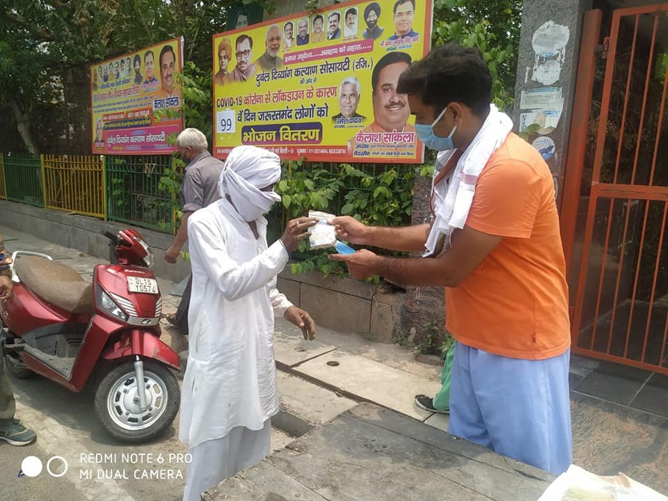 yashasvi pradhanmantri shri narendra modi ji dwara bataye gaye ayurvedik kadha or mask vitran