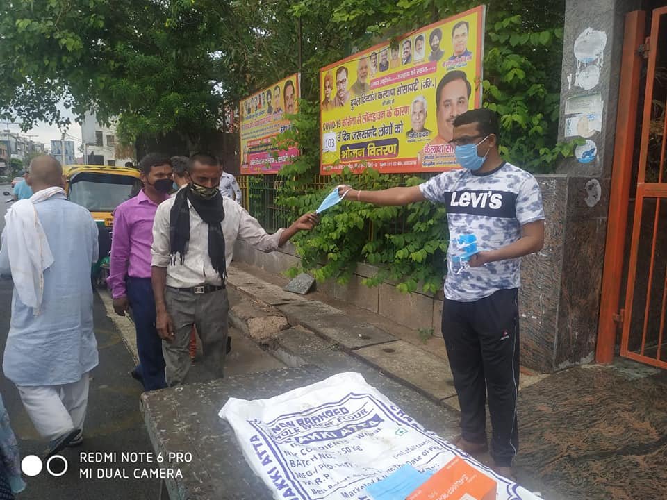yashasvi pradhanmantri shri narendra modi ji dwara bataye gaye ayurvedik kadha or mask vitran