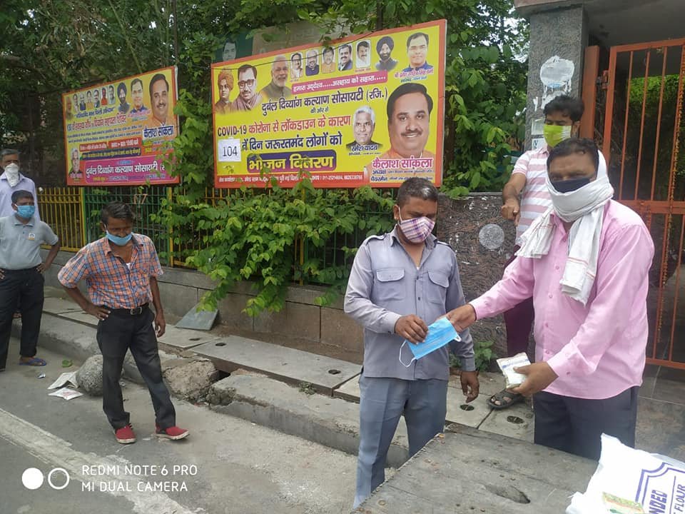 yashasvi pradhanmantri shri narendra modi ji dwara bataye gaye ayurvedik kadha or mask vitran