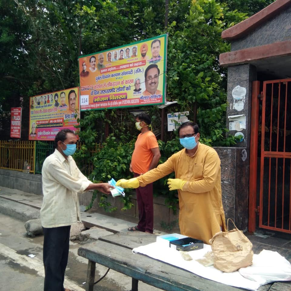 yashasvi pradhanmantri shri narendra modi ji dwara bataye gaye ayurvedik kadha or mask vitran