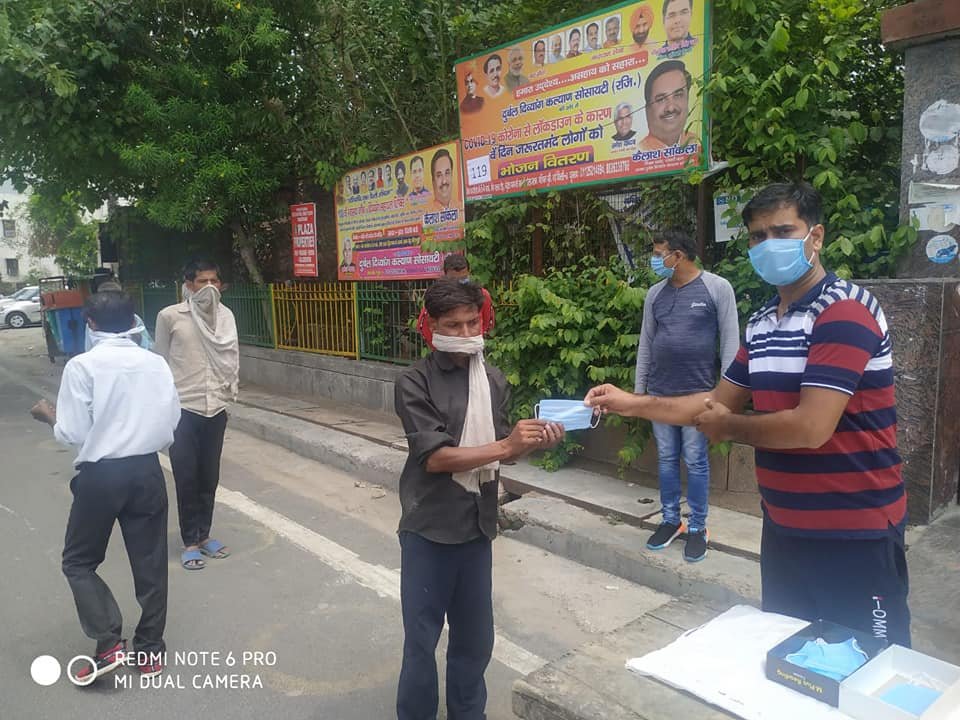 yashasvi pradhanmantri shri narendra modi ji dwara bataye gaye ayurvedik kadha or mask vitran