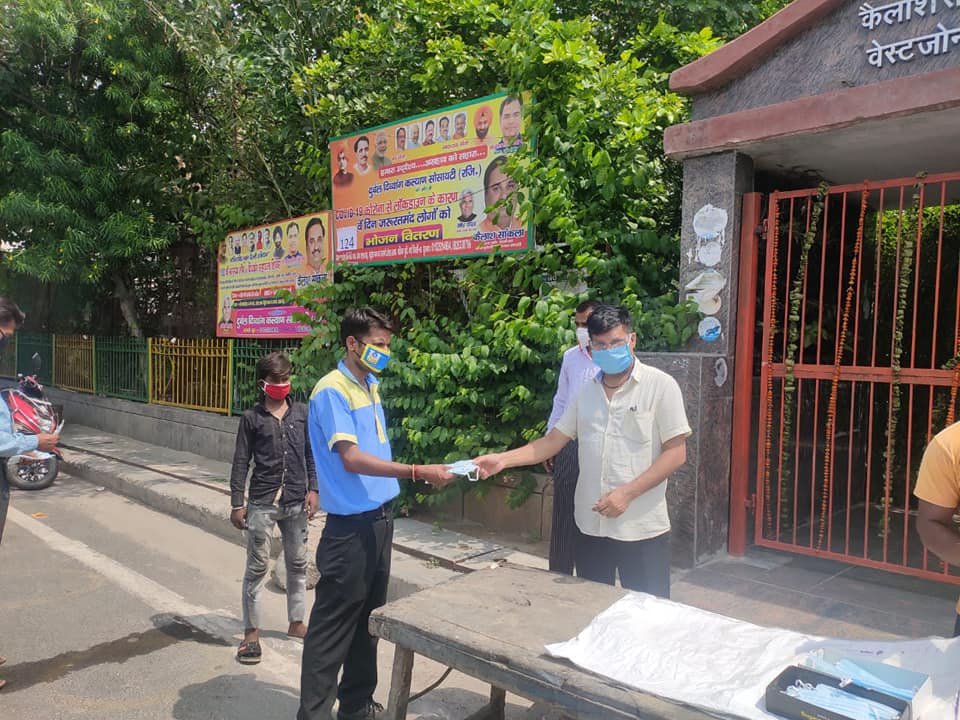 yashasvi pradhanmantri shri narendra modi ji dwara bataye gaye ayurvedik kadha or mask vitran