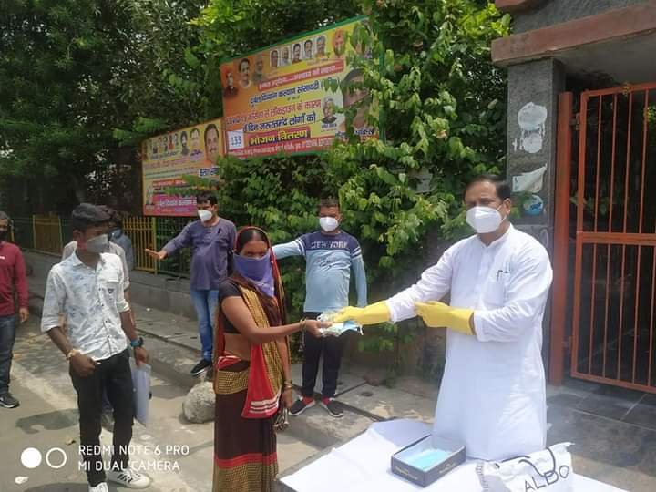 yashasvi pradhanmantri shri narendra modi ji dwara bataye gaye ayurvedik kadha or mask vitran