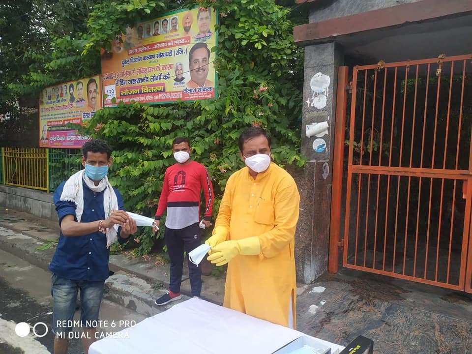 yashasvi pradhanmantri shri narendra modi ji dwara bataye gaye ayurvedik kadha or mask vitran