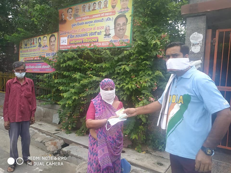 yashasvi pradhanmantri shri narendra modi ji dwara bataye gaye ayurvedik kadha or mask vitran