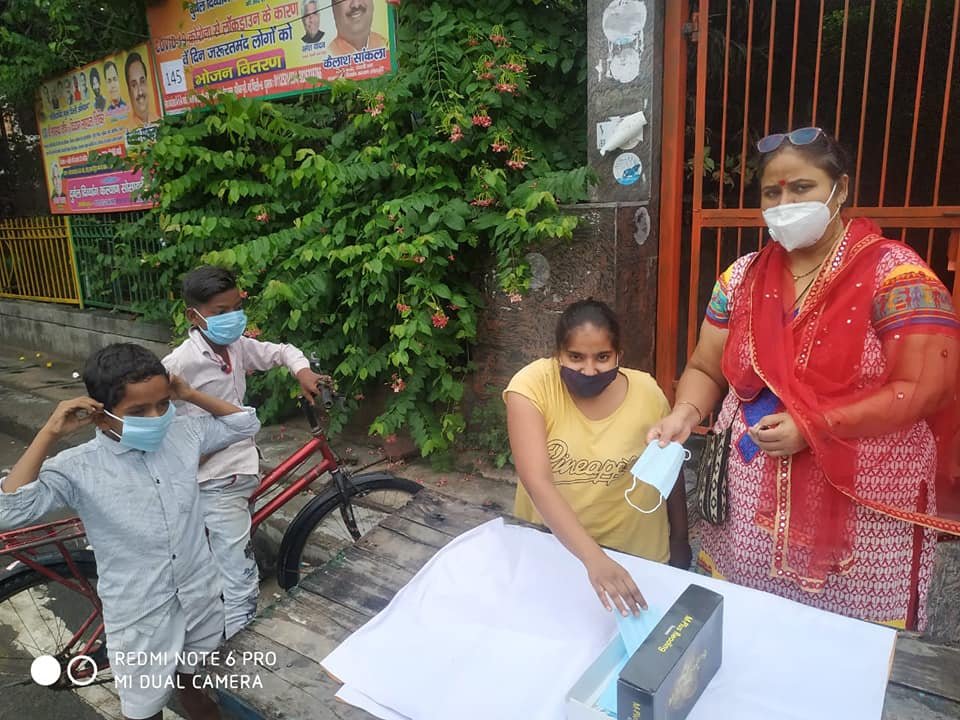 yashasvi pradhanmantri shri narendra modi ji dwara bataye gaye ayurvedik kadha or mask vitran