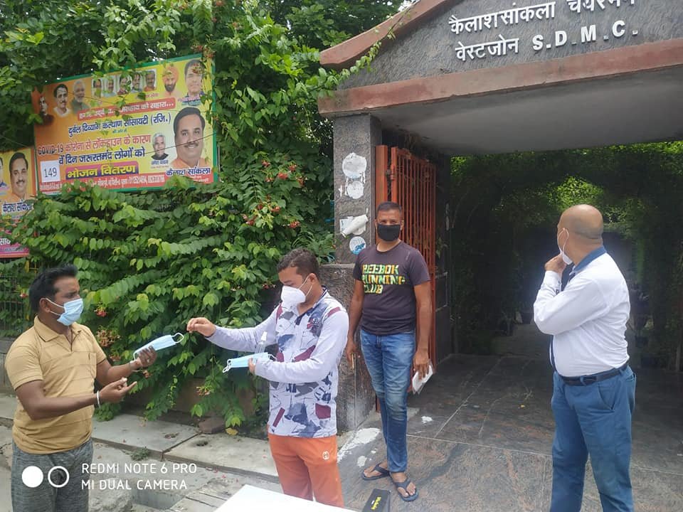 yashasvi pradhanmantri shri narendra modi ji dwara bataye gaye ayurvedik kadha or mask vitran