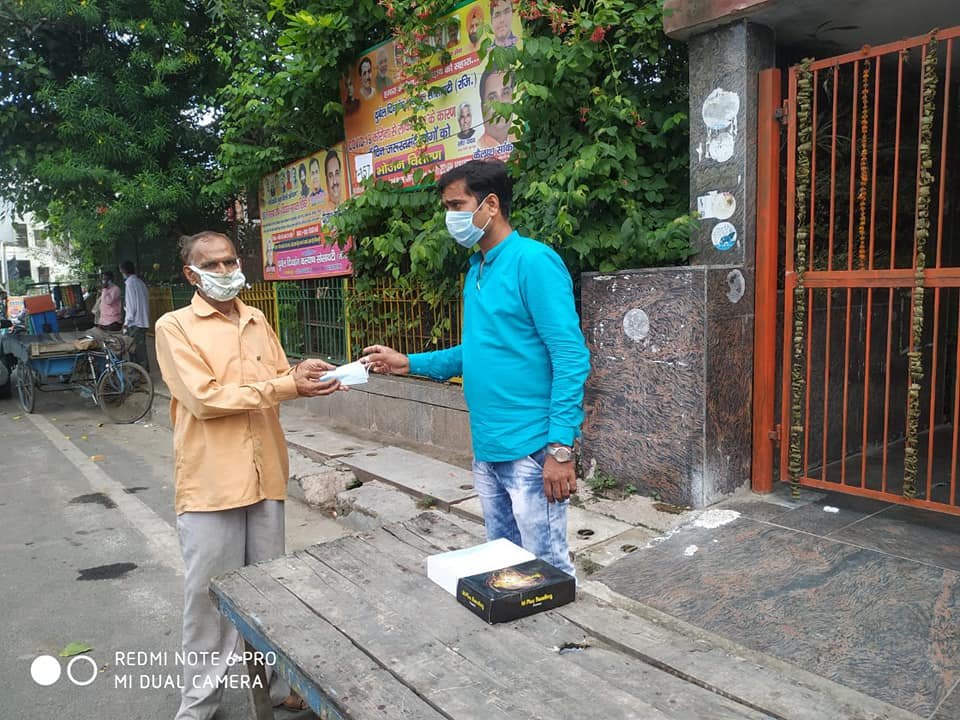 yashasvi pradhanmantri shri narendra modi ji dwara bataye gaye ayurvedik kadha or mask vitran