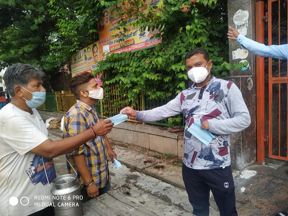 yashasvi pradhanmantri shri narendra modi ji dwara bataye gaye ayurvedik kadha or mask vitran