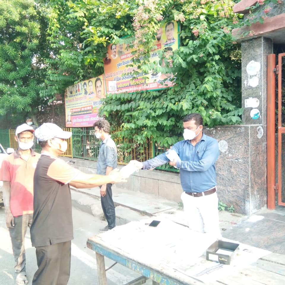 yashasvi pradhanmantri shri narendra modi ji dwara bataye gaye ayurvedik kadha or mask vitran