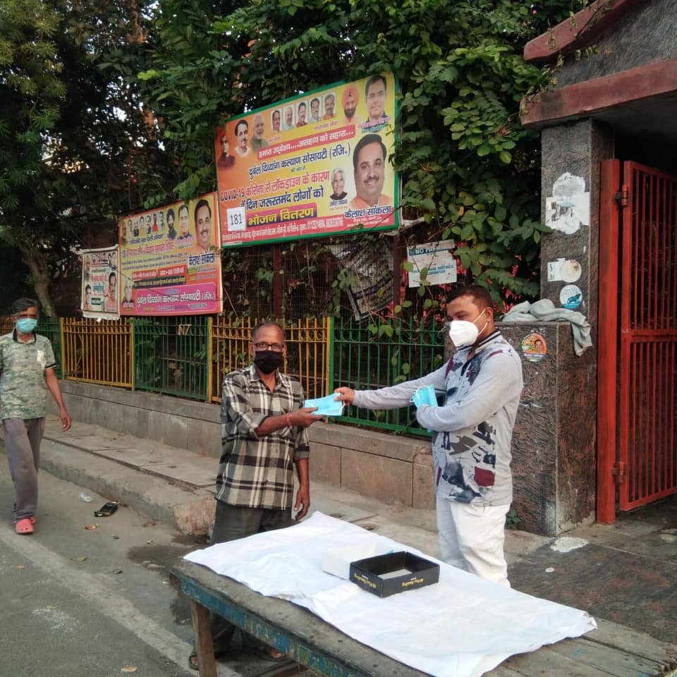 yashasvi pradhanmantri shri narendra modi ji dwara bataye gaye ayurvedik kadha or mask vitran