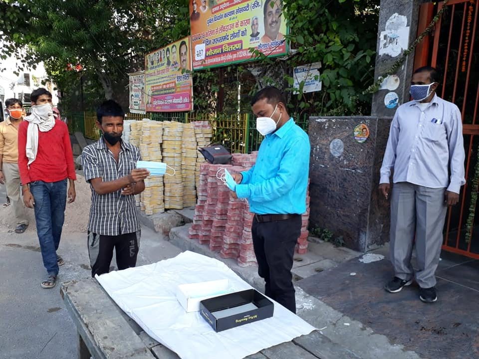 yashasvi pradhanmantri shri narendra modi ji dwara bataye gaye ayurvedik kadha or mask vitran