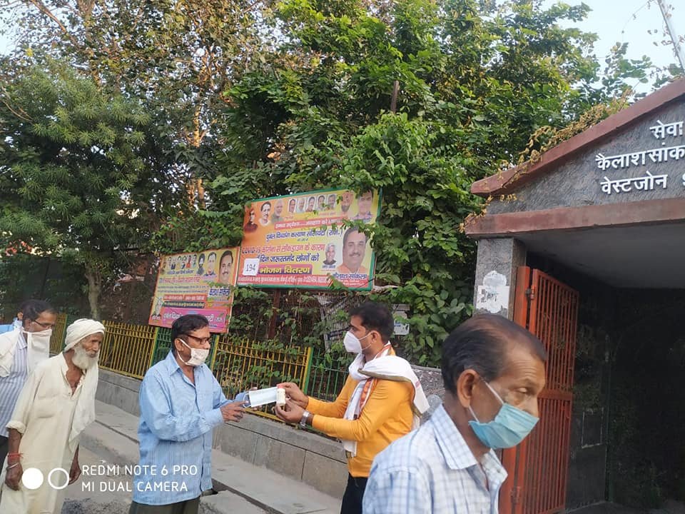 yashasvi pradhanmantri shri narendra modi ji dwara bataye gaye ayurvedik kadha or mask vitran