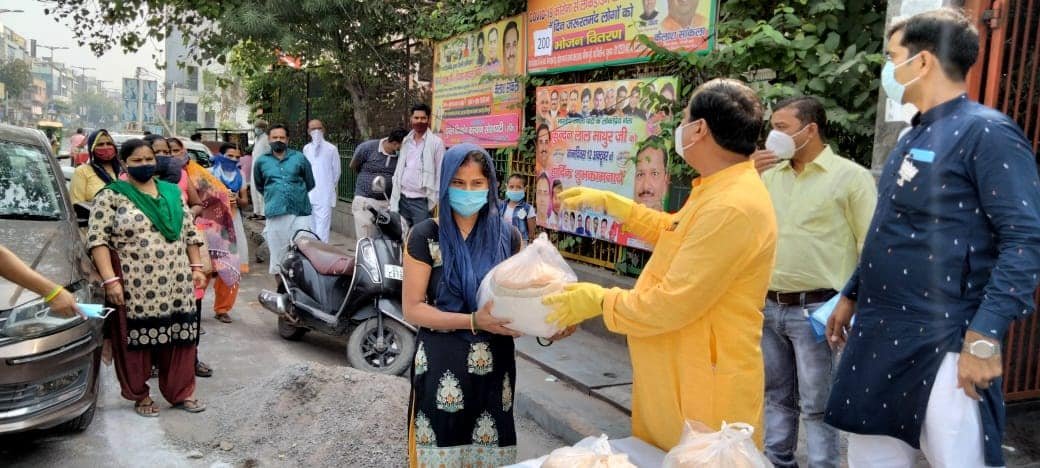 yashasvi pradhanmantri shri narendra modi ji dwara bataye gaye ayurvedik kadha or mask vitran