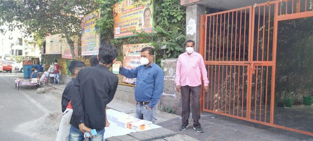 yashasvi pradhanmantri shri narendra modi ji dwara bataye gaye ayurvedik kadha or mask vitran