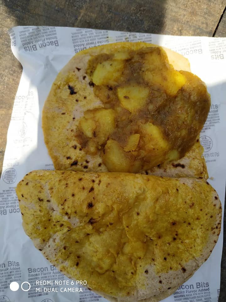 covid-19 corona virus se lock down ke samay society ki or se jaruratmand logon ko bhojan vitran kiya