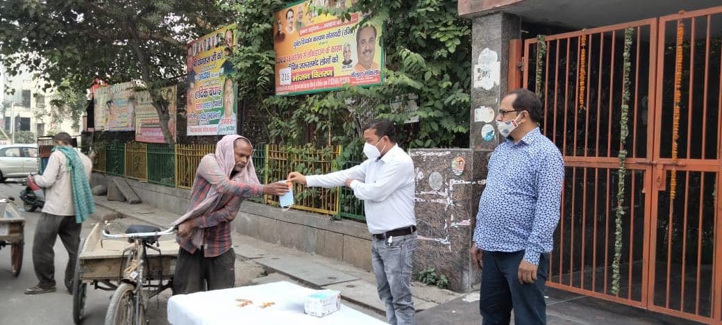 yashasvi pradhanmantri shri narendra modi ji dwara bataye gaye ayurvedik kadha or mask vitran