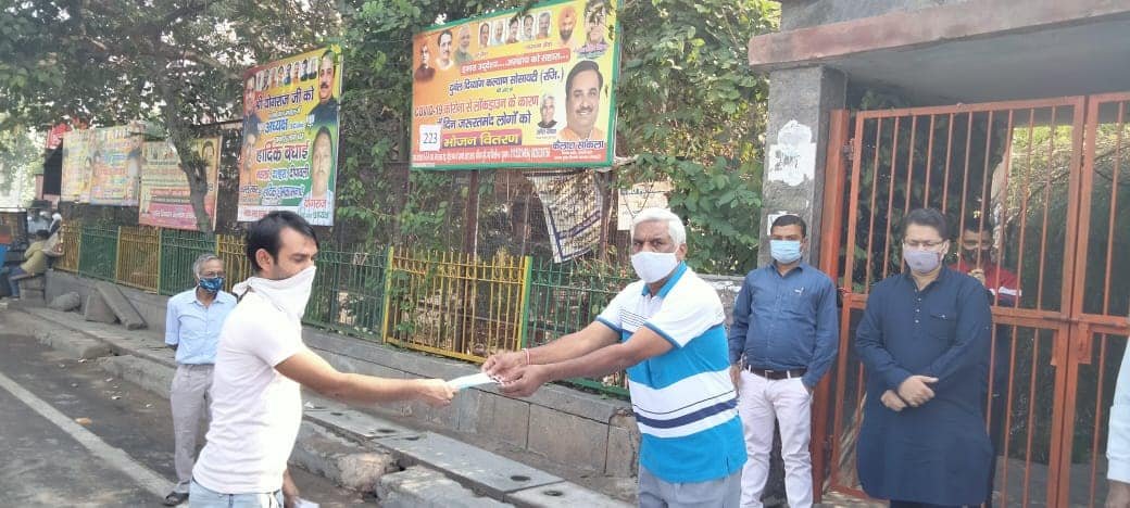 yashasvi pradhanmantri shri narendra modi ji dwara bataye gaye ayurvedik kadha or mask vitran