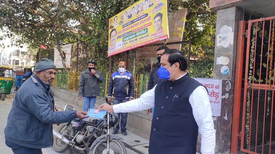 yashasvi pradhanmantri shri narendra modi ji dwara bataye gaye ayurvedik kadha or mask vitran