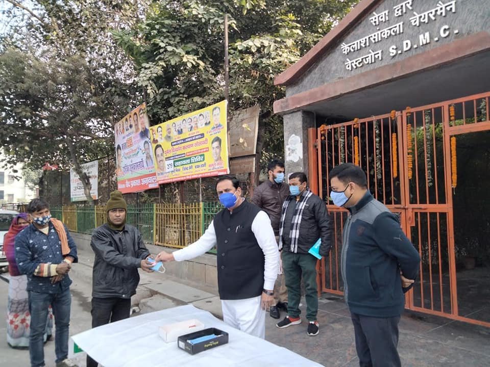 yashasvi pradhanmantri shri narendra modi ji dwara bataye gaye ayurvedik kadha or mask vitran