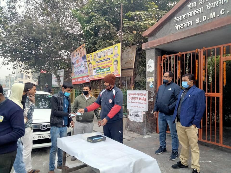 yashasvi pradhanmantri shri narendra modi ji dwara bataye gaye ayurvedik kadha or mask vitran