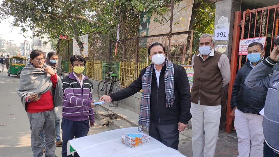 yashasvi pradhanmantri shri narendra modi ji dwara bataye gaye ayurvedik kadha or mask vitran