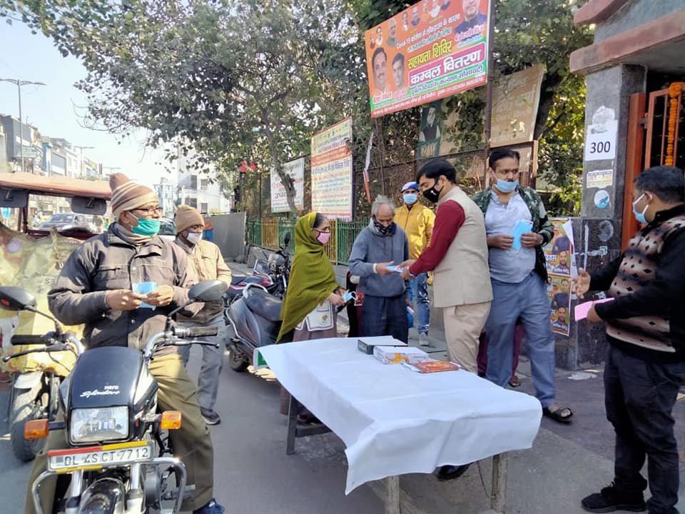 yashasvi pradhanmantri shri narendra modi ji dwara bataye gaye ayurvedik kadha or mask vitran