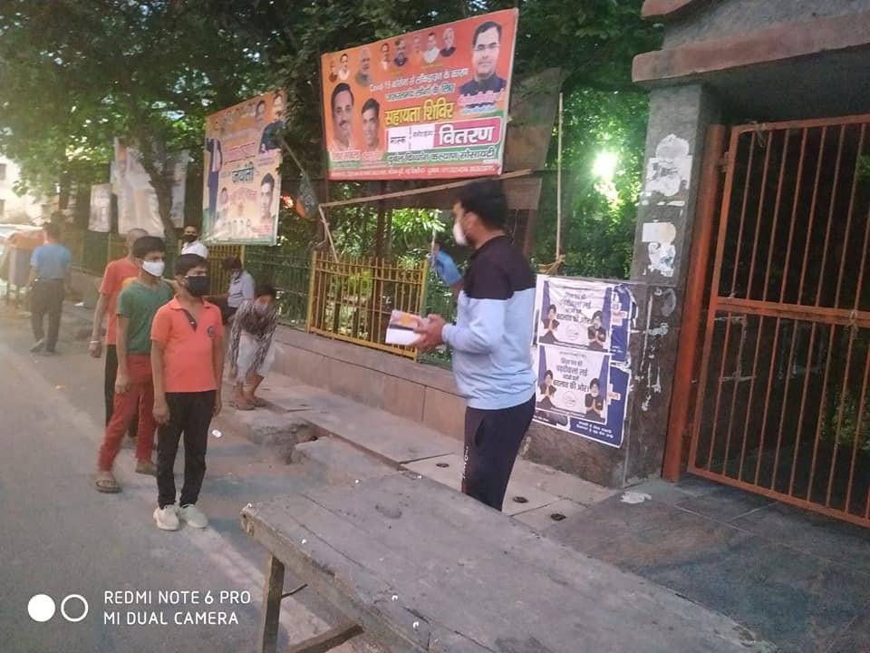 yashasvi pradhanmantri shri narendra modi ji dwara bataye gaye ayurvedik kadha or mask vitran