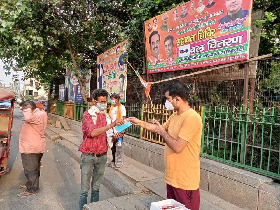 yashasvi pradhanmantri shri narendra modi ji dwara bataye gaye ayurvedik kadha or mask vitran