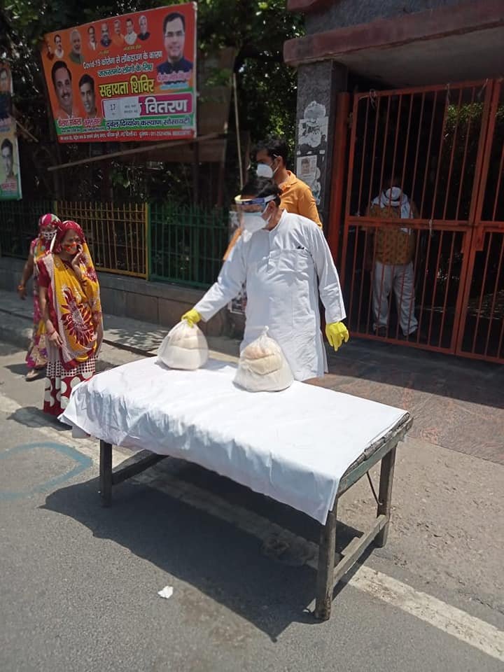 yashasvi pradhanmantri shri narendra modi ji dwara bataye gaye ayurvedik kadha or mask vitran