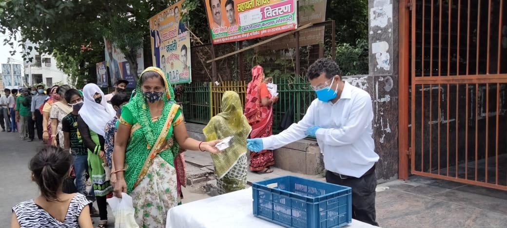 yashasvi pradhanmantri shri narendra modi ji dwara bataye gaye ayurvedik kadha or mask vitran