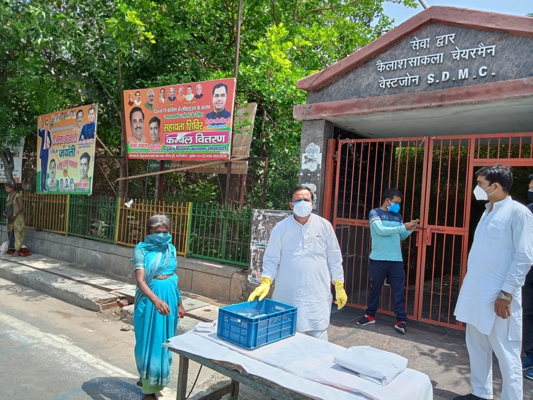 yashasvi pradhanmantri shri narendra modi ji dwara bataye gaye ayurvedik kadha or mask vitran